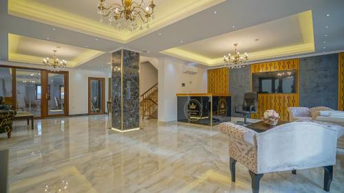 Centrul Nou House | Monarch House