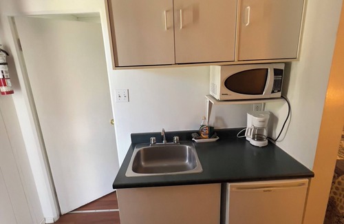 Sicamous Hotel | Monashee Motel