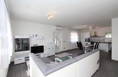 Borik Apartment | MONDELACO Three-Bedroom Apartment