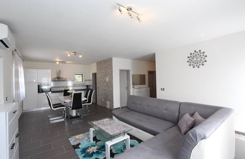 Borik Apartment | MONDELACO Three-Bedroom Apartment