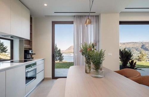 Souda Villa | Mondethea vantage point home, 5 min Chania,