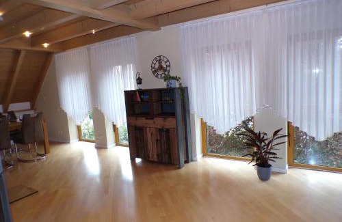 Wilhermsdorf Apartment | Mondfänger Ferienwohnung , Nähe Playmobil Funpark und Messezentrum