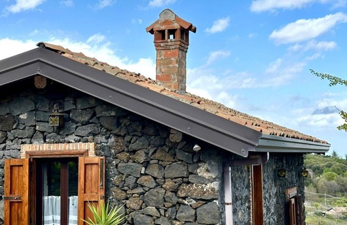 Pedara Ski Chalet | Mondifeso Chalet (Etna+vineyard+jacuzzi)