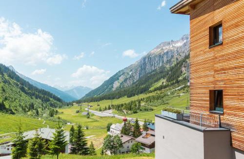 Stueben Hotel | Mondschein Hotel & Chalet Ski-In Ski-Out Luxus am Arlberg