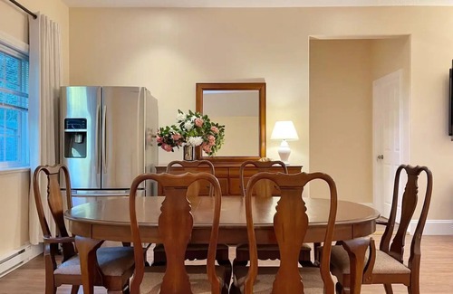 North Oyster Apartment | Monet's Garden by the Sea