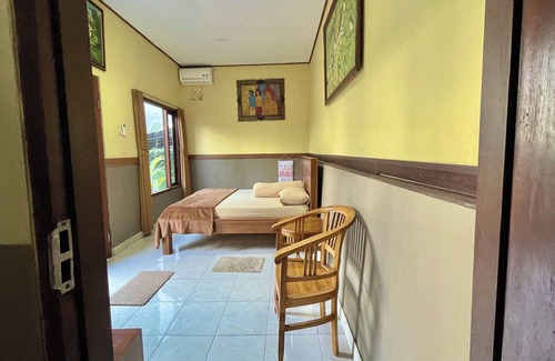 Penebel House | Mongan Homestay Beside The Belulang Hot Spring