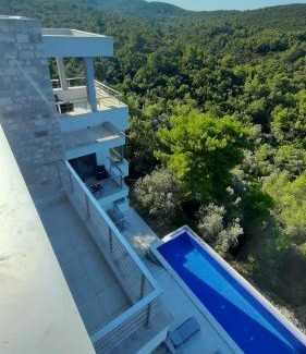 Lustica Apartment | MONGOOSE