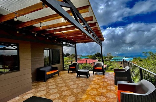 Monteverde House | Moni's House, Terraza con Espectacular Vista al Mar,