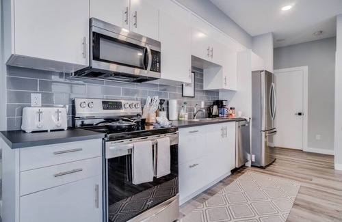 North Central Edmonton House | Monica - Large 4 BR 4B Home in Central Location!