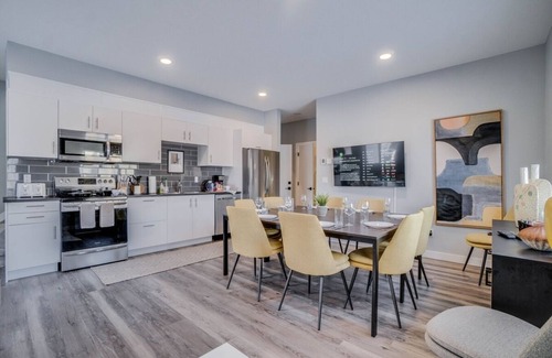 North Central Edmonton House | Monica - Large 4 BR 4B Home in Central Location!