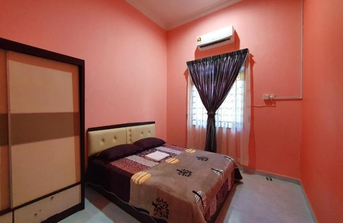 Marang House | Monie's Homestay Marang