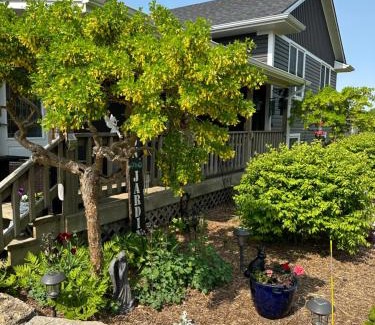Bayham Bed & Breakfast | MonJardin Bed and Breakfast