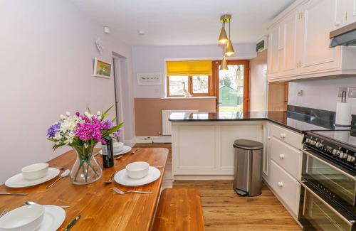 Buxton Cottage | MONK'S COTTAGE, pet friendly, with hot tub in Buxton