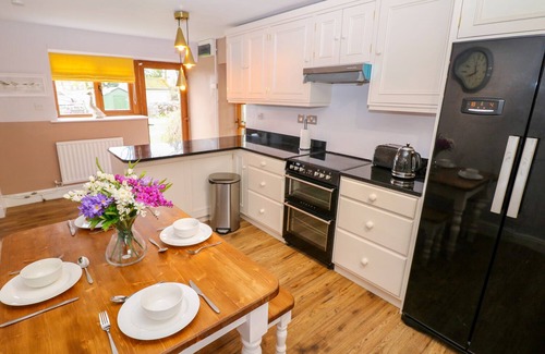 Buxton Cottage | MONK'S COTTAGE, pet friendly, with hot tub in Buxton