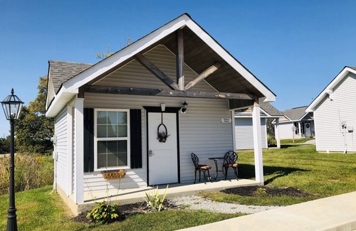 Dry Ridge Cottage | Monkey Motion- Close to the Ark Encounter!