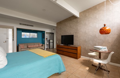 Desert Park Estates Hotel | Monkey Tree Hotel 1 by AvantStay | Stylish Hotel in Palm Springs w/Pool!