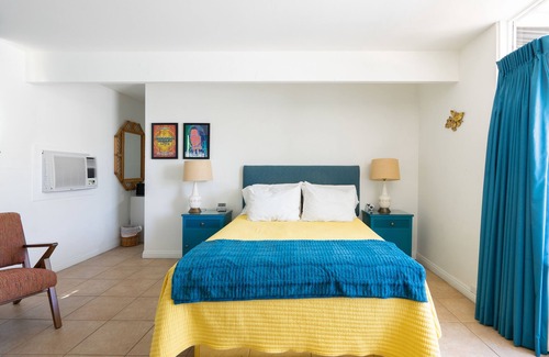 Desert Park Estates Hotel | Monkey Tree Hotel 12 by AvantStay | Stylish Hotel in Palm Springs w/Pool!