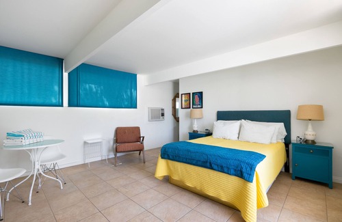 Desert Park Estates Hotel | Monkey Tree Hotel 12 by AvantStay | Stylish Hotel in Palm Springs w/Pool!