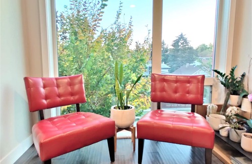 East Village Condo | Monki Di Executive Suites - GLAS - Luxury Inner City Home 3 min to Downtown w Private Rooftop Patio Fireplace