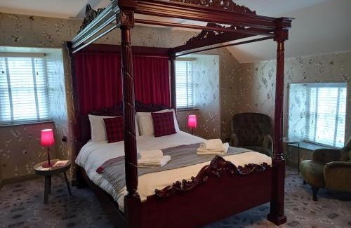 Bornesketaig Cabin | Monkstadt 1745 Restaurant with Rooms