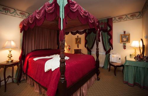 Natchez Hotel | Monmouth Historic Inn