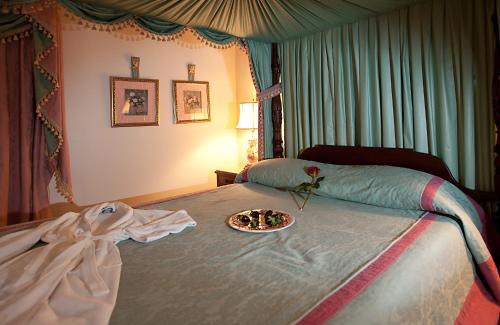 Natchez Hotel | Monmouth Historic Inn