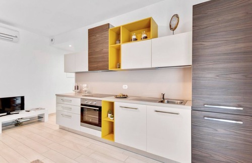 Cernobbio Apartment | Monolocale con Giardino, AC e Garage Privato!