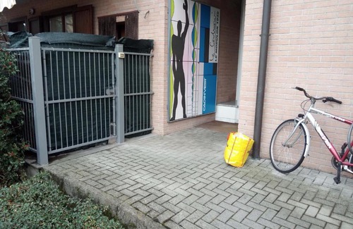 Lodi Apartment | monolocale con giardino completamente arredato con cantina e 2 biciclette quando le persone sono nella struttura se recedono non verranno risarcite
