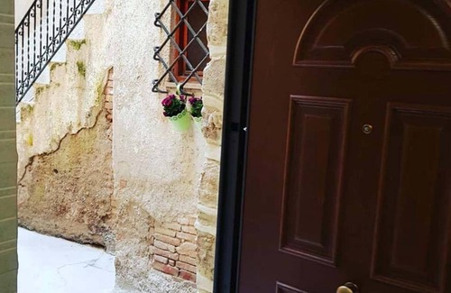 Fondi House | Monolocale Indipendente Nuovo Arredato nel Centro Storico di Fondi