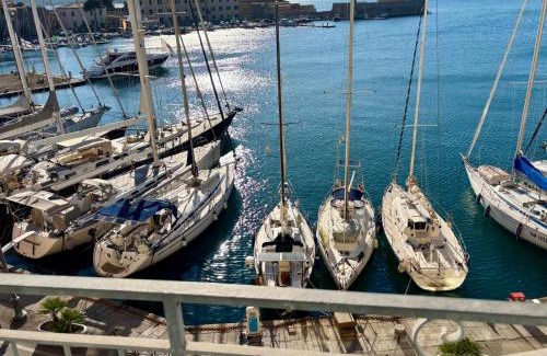 Portoferraio Old Town Apartment | Monolocale La Darsena