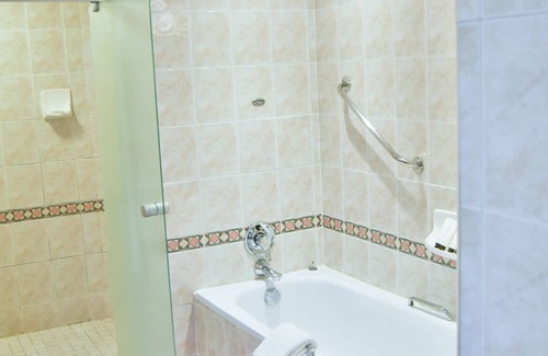 Harare Hotel | Monomotapa Hotel