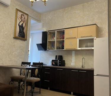 Odessa City Center Apartment | Monro-style in the historical center