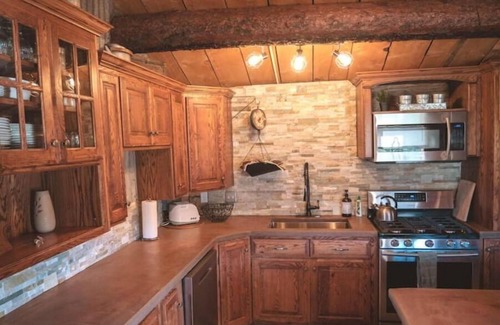 Monroe Cabin | Monroe Peak Retreat ~ Comfortable Mountain Cabin with a view of Monroe Peak