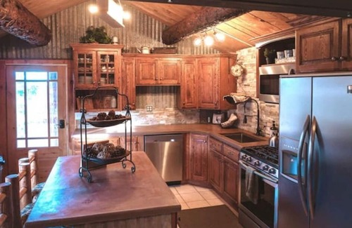 Monroe Cabin | Monroe Peak Retreat ~ Comfortable Mountain Cabin with a view of Monroe Peak