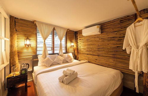Mae On Hotel | Monruamsuk Homestay Cafe And Bistro