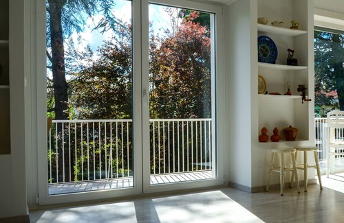 Algueirao - Mem Martins Bed & Breakfast | Monserrate Suite- Bedroom + Living Room (with sofa bed) + Private Bathroom