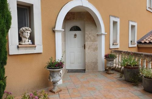 Saint-Christol-Les-Ales Bed & Breakfast | Montèze Paradis