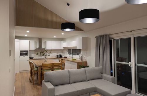Wattle Glen Cottage | Mont Biel is a renovated cottage sit in a tranquil spot where you can relax.