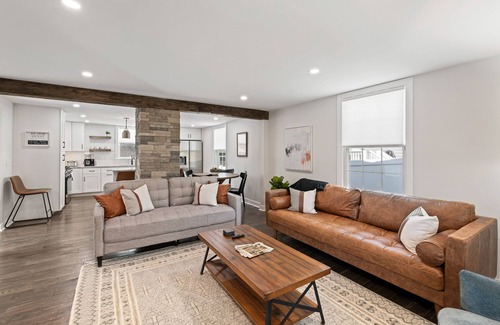 Belmont House | Mont G | 30 + Day Rental | Walk Downtown