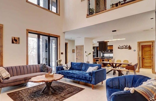 Potton Ski Chalet | Mont Owl's Head - Sauna - Spa - Inground Pool