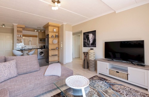 West Beach Apartment | Mont Serat 58 by CTHA