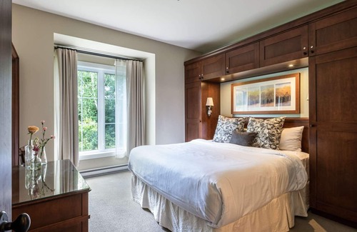 Mont-Tremblant Hotel | Mont-Tremblant - Château Beauvallon - Two Bedroom Family Suite- Free resort shuttle!