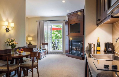 Mont-Tremblant Hotel | Mont-Tremblant - Château Beauvallon - One Bedroom Suite- Free resort shuttle!