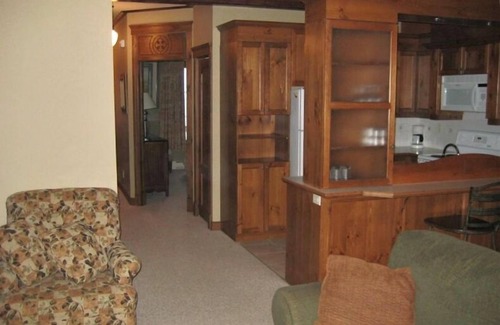 Mont-Tremblant Condo | Mont Tremblant One Bedroom Resort Condo - Les Manoirs - Certified CITQ # 295738
