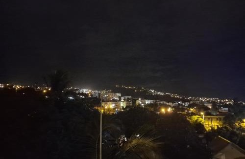 Petite-ÃŽle Apartment | Mont-Vert exotique - Calme - Vue et PARKING