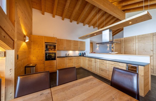 Saint-Pierre-de-Clages Apartment | Montagnard 12 - Spa Access