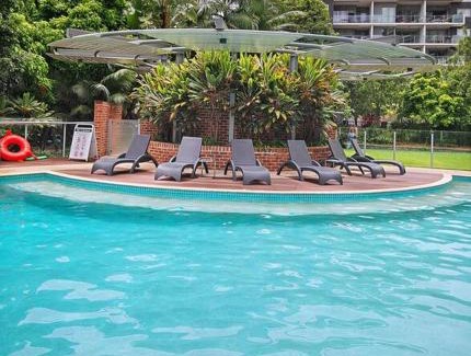 West End Apartment | Montague Metropolitan - Brisbane Cityscape Oasis