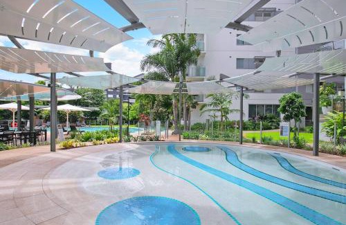 West End Apartment | Montague Metropolitan - Brisbane Cityscape Oasis