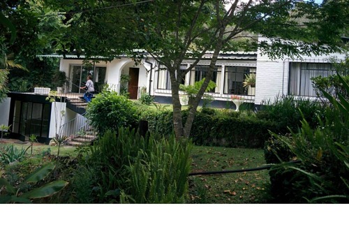 Mutare House | Montana - Clean Serene Sleeps 10 with spacious living rooms Perfect for Couples