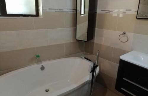 Sinoville Bed & Breakfast | Montana Guest House